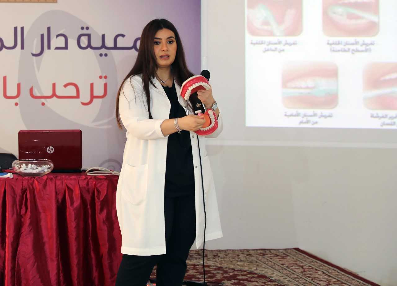 شعبة الأسنان تقيم محاضرتين حول صحة الفم والأسنان بجمعيات رعاية الوالدين<